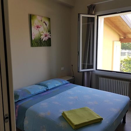 הוילה Moniga del Garda Graziosa Al Porto מראה חיצוני תמונה