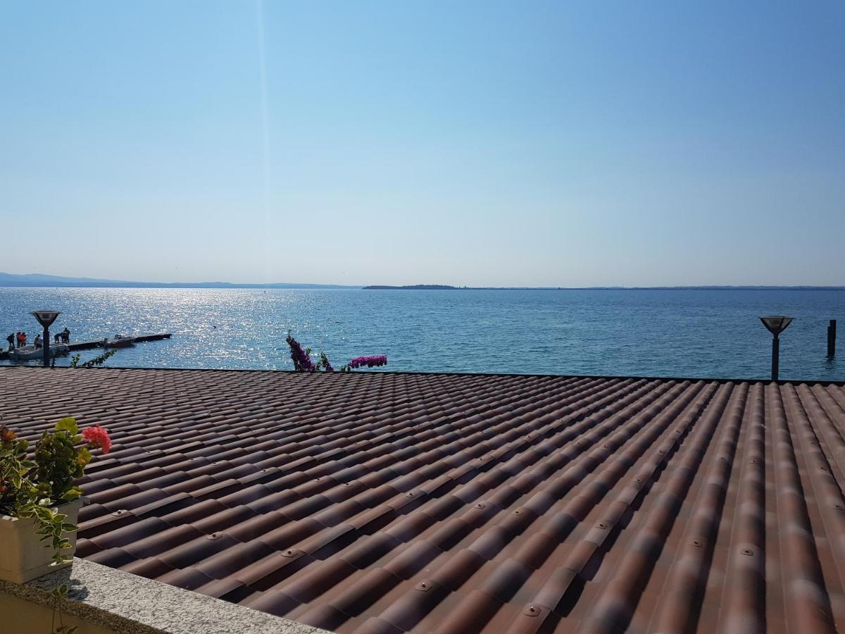 הוילה Moniga del Garda Graziosa Al Porto מראה חיצוני תמונה