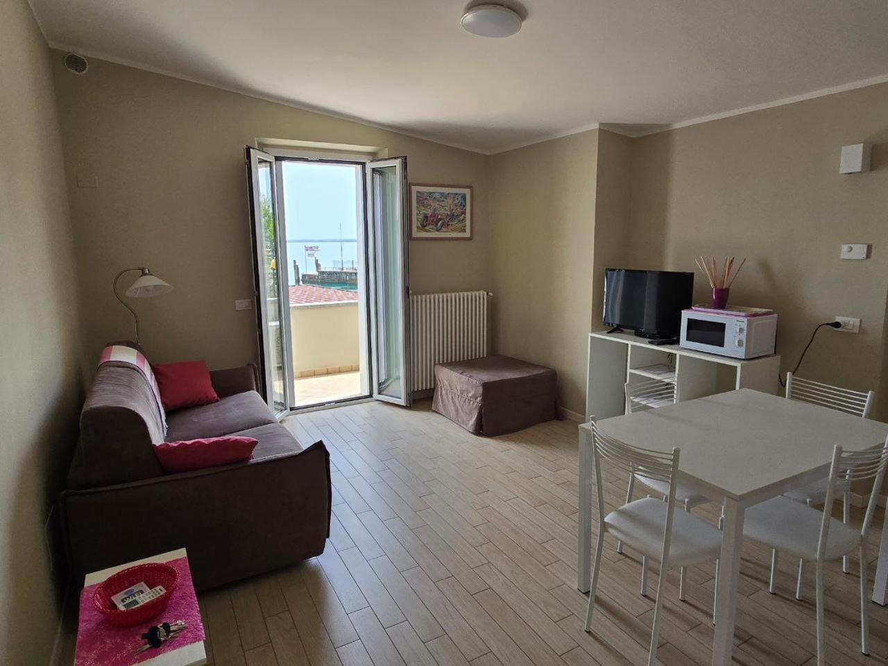 הוילה Moniga del Garda Graziosa Al Porto מראה חיצוני תמונה
