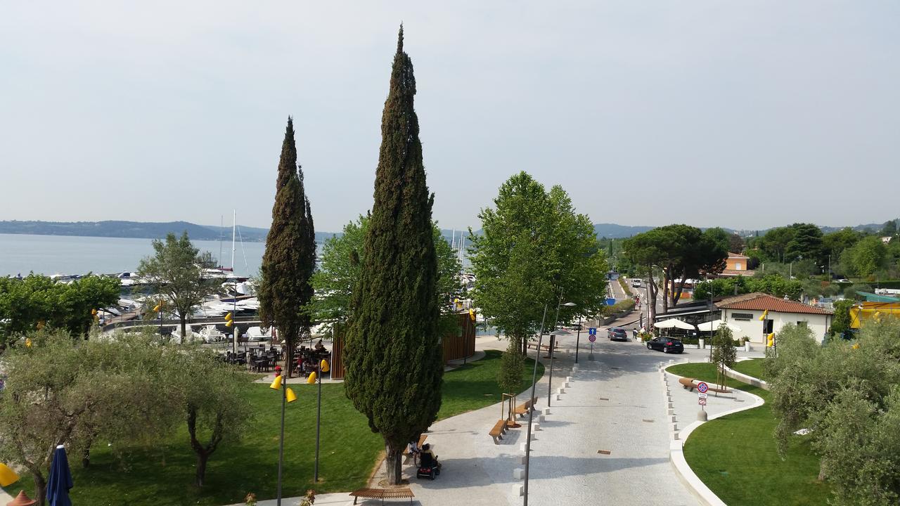 הוילה Moniga del Garda Graziosa Al Porto מראה חיצוני תמונה