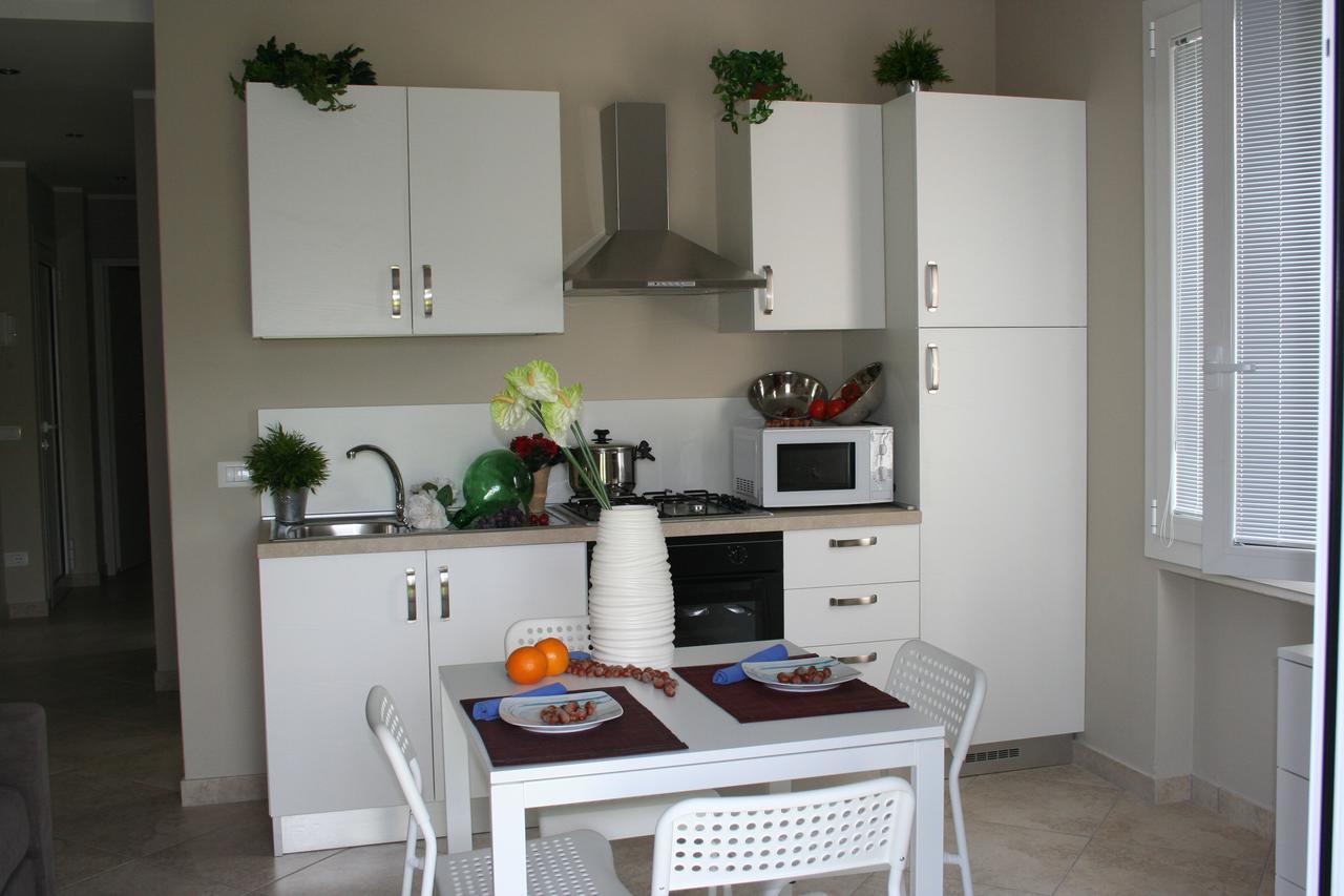 הוילה Moniga del Garda Graziosa Al Porto מראה חיצוני תמונה