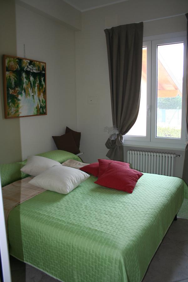 הוילה Moniga del Garda Graziosa Al Porto מראה חיצוני תמונה